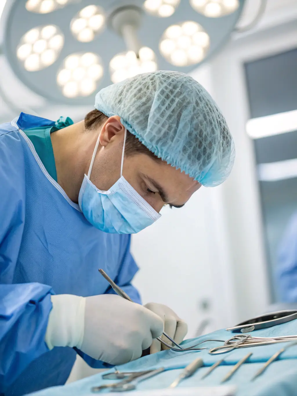 A surgeon demonstrating FUE hair transplantation techniques on a training model, highlighting the precision and artistry involved in hair restoration.